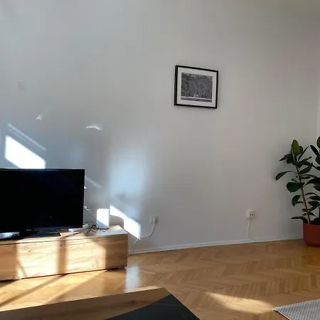 Apartment, Close To The Town Hall, Centre And Raiffeisen Sportpark Апартаменты Грац