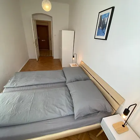Апартаменты Apartment, Close To The Town Hall, Centre And Raiffeisen Sportpark *